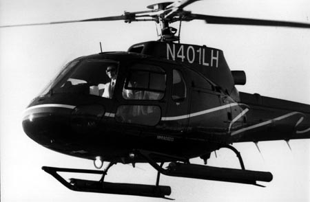 Turist helikopter svever