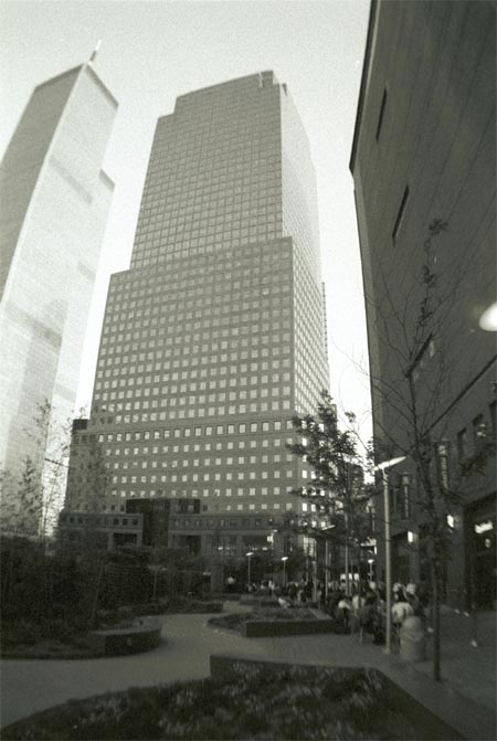 En av st�ttebygningene til World Trade Center