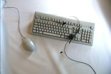 Tastatur, mus og headset - illustrasjonsfoto.
