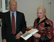 The Commission chairmann Professor J&oslash;rgen Rander presented their
final report to Minister of the Environment Helen Bj&oslash;rn&oslash;y. Foto:
MD.