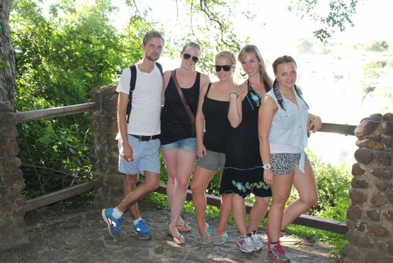 Studenter på internasjonalt semester i Zambia. Her ved Victoria Falls.